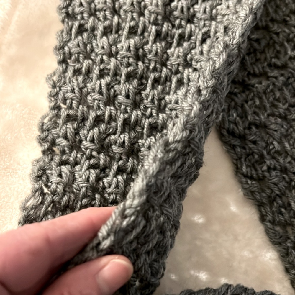 NWOT🧣 HANDMADE HAND-KNIT 67” THICK CHARCOAL GRAY KNIT INFINITY SCARF - Picture 6 of 7
